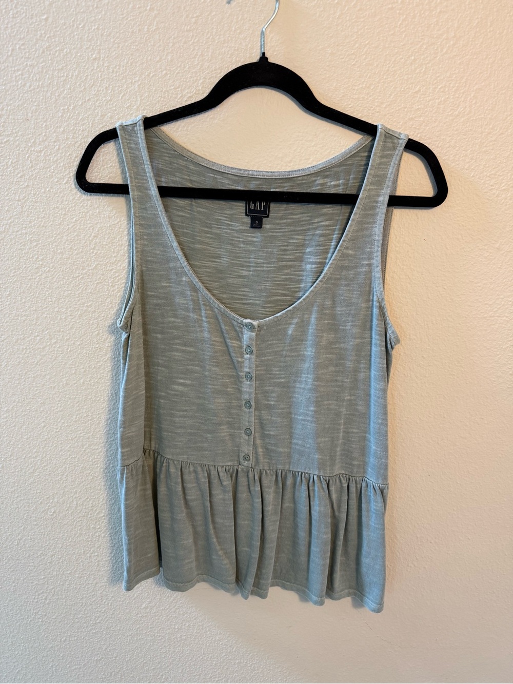 Gap Scoop Neck Button-Front Peplum Tank Top in Heathered Sage-Small